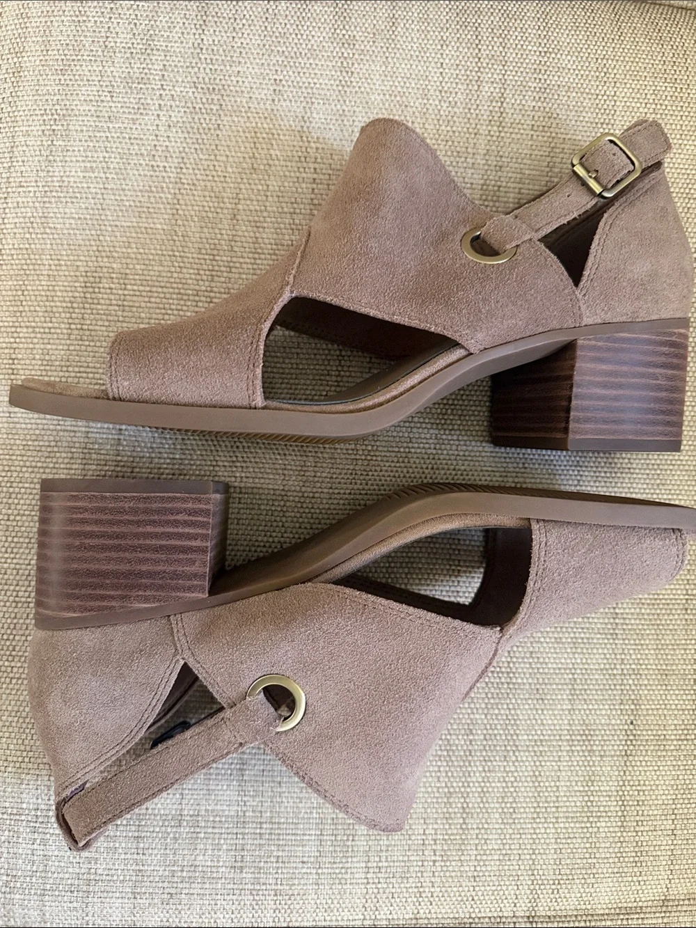 Koolaburra by UGG Suede Block Heel Sandals Ortholite Comfort open toe Adjustable